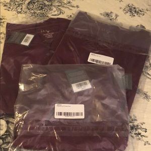 NWT Wine Jaanuu Classics Complete scrub set